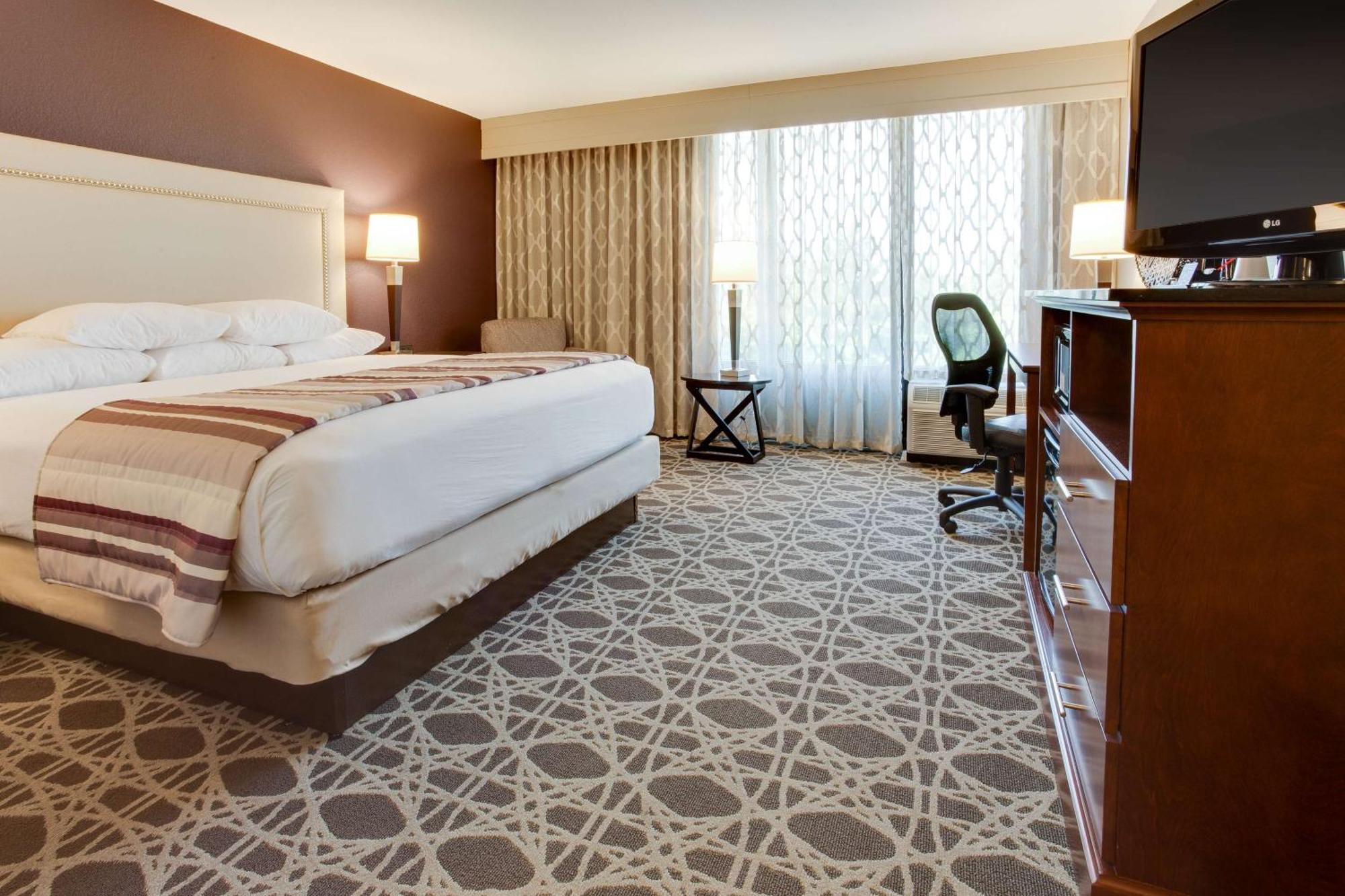 Drury Inn & Suites Louisville East Buitenkant foto