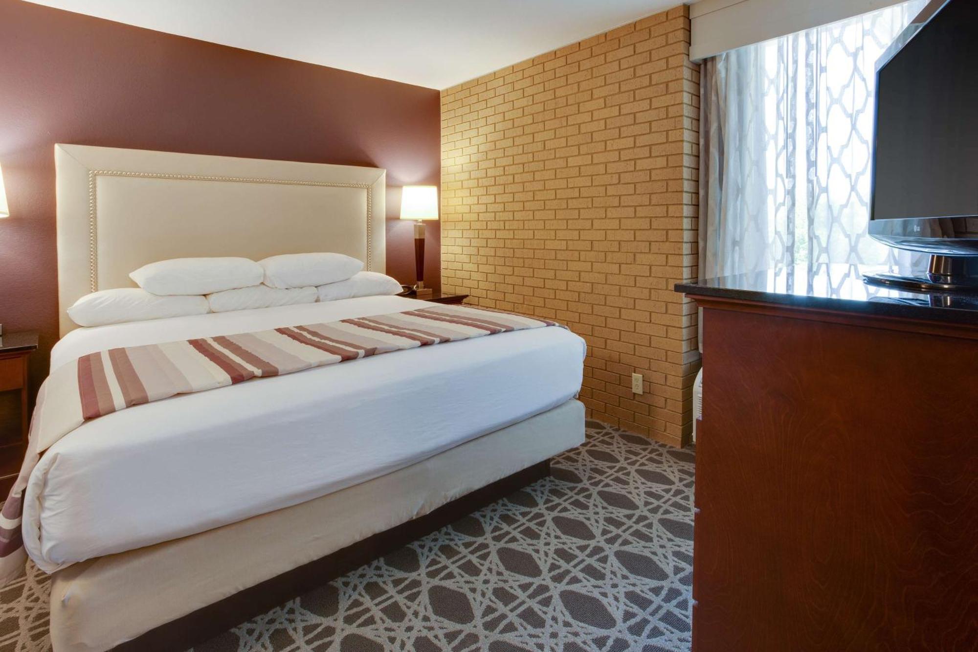 Drury Inn & Suites Louisville East Buitenkant foto