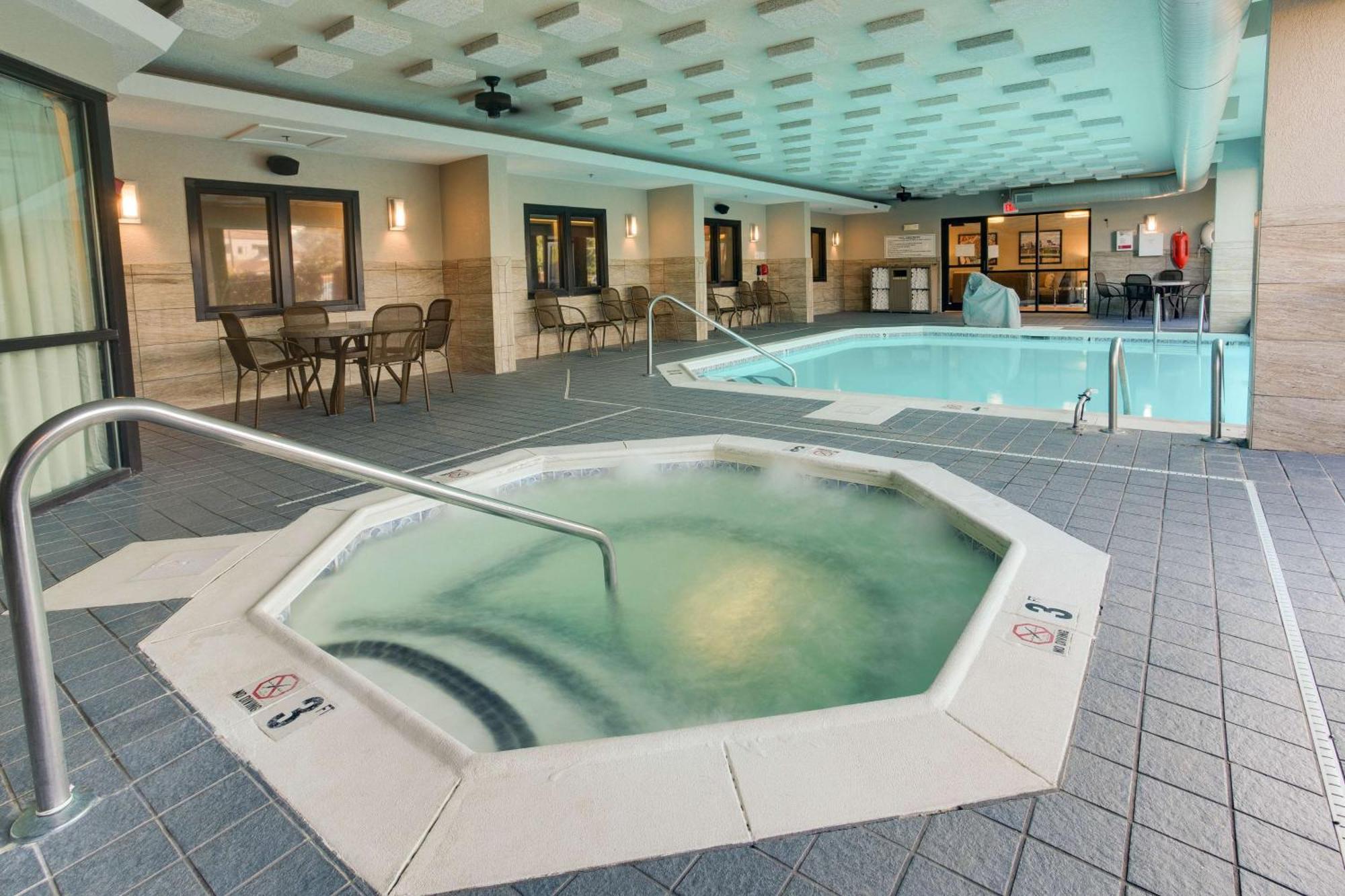 Drury Inn & Suites Louisville East Buitenkant foto