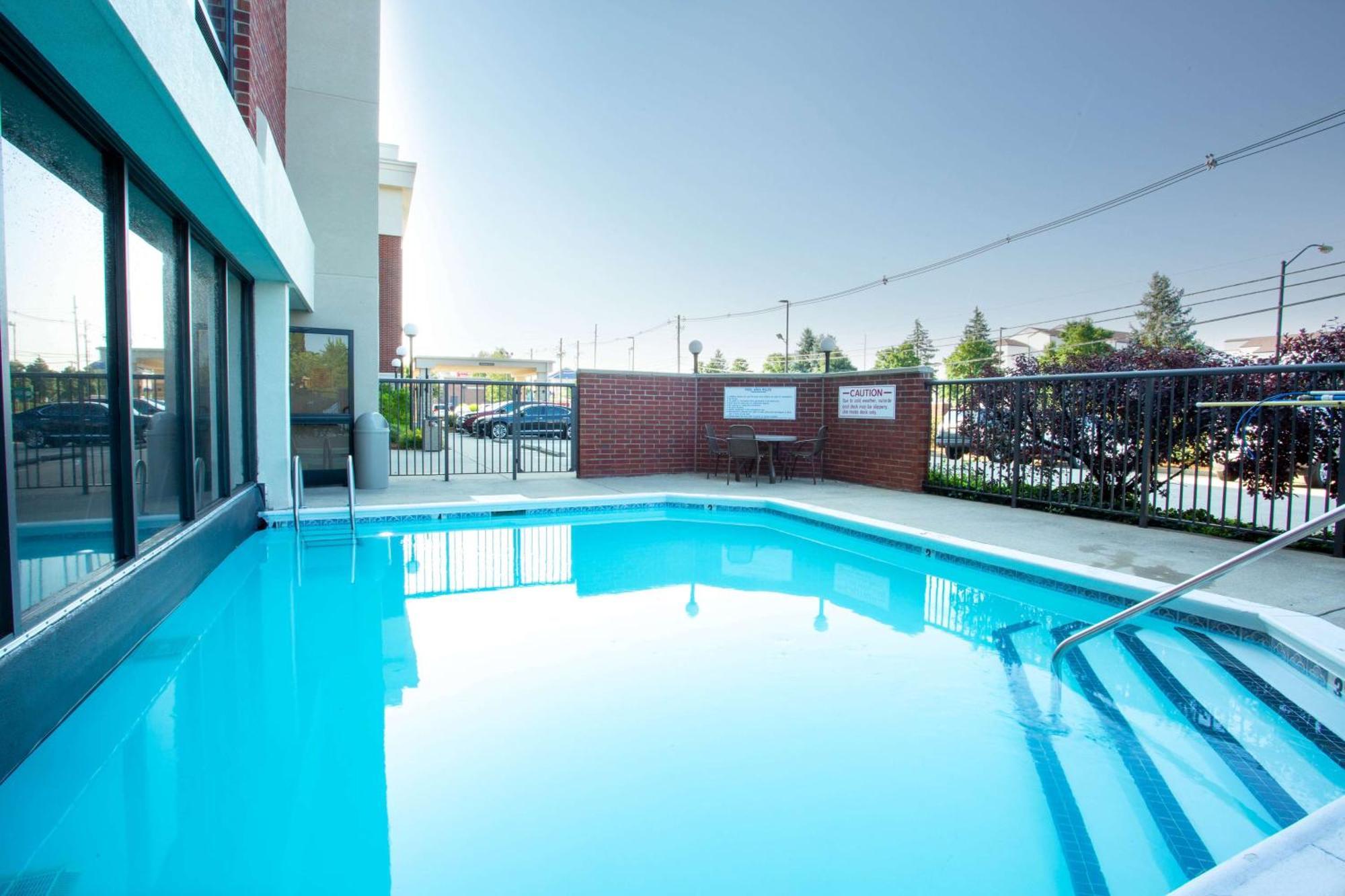 Drury Inn & Suites Louisville East Buitenkant foto