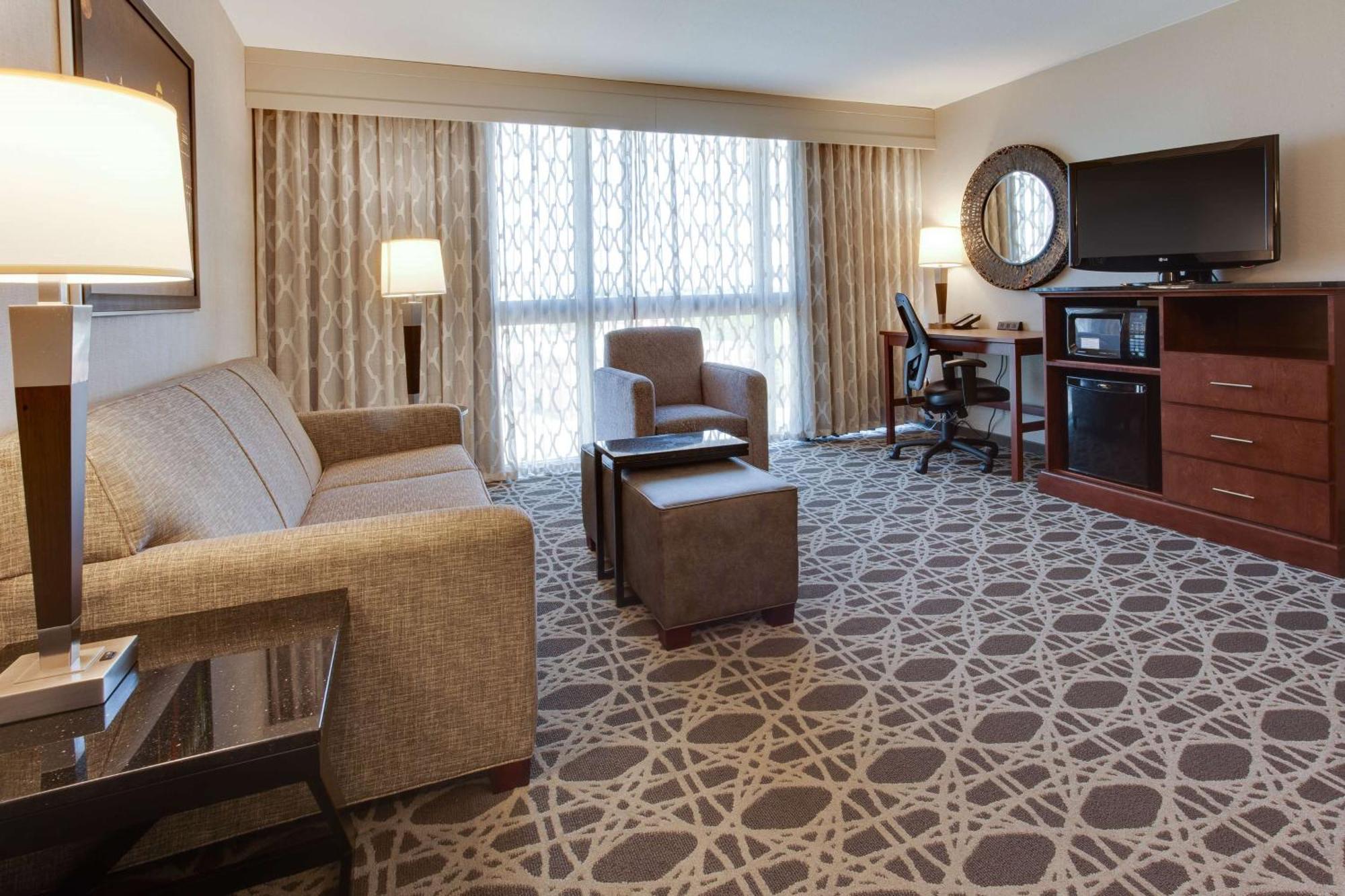 Drury Inn & Suites Louisville East Buitenkant foto