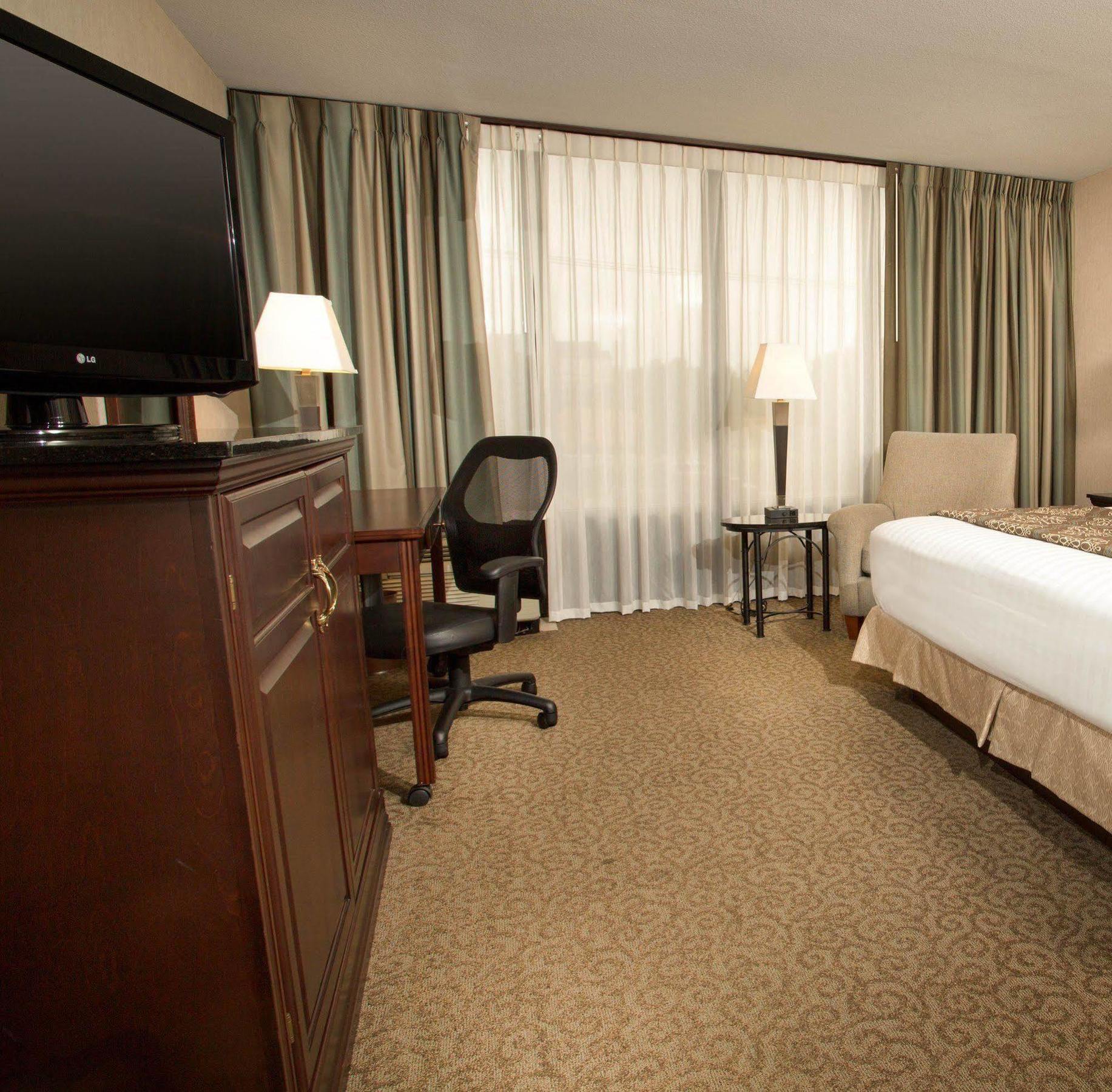 Drury Inn & Suites Louisville East Buitenkant foto